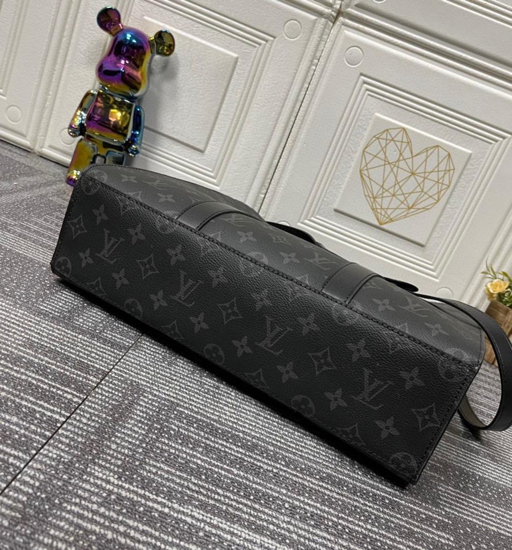 1:1 Replica Louis Vuitton LV Sac Plat Cross Taurillon Black Unique Bag For Men M59960 - 28.5in/11.2cm
