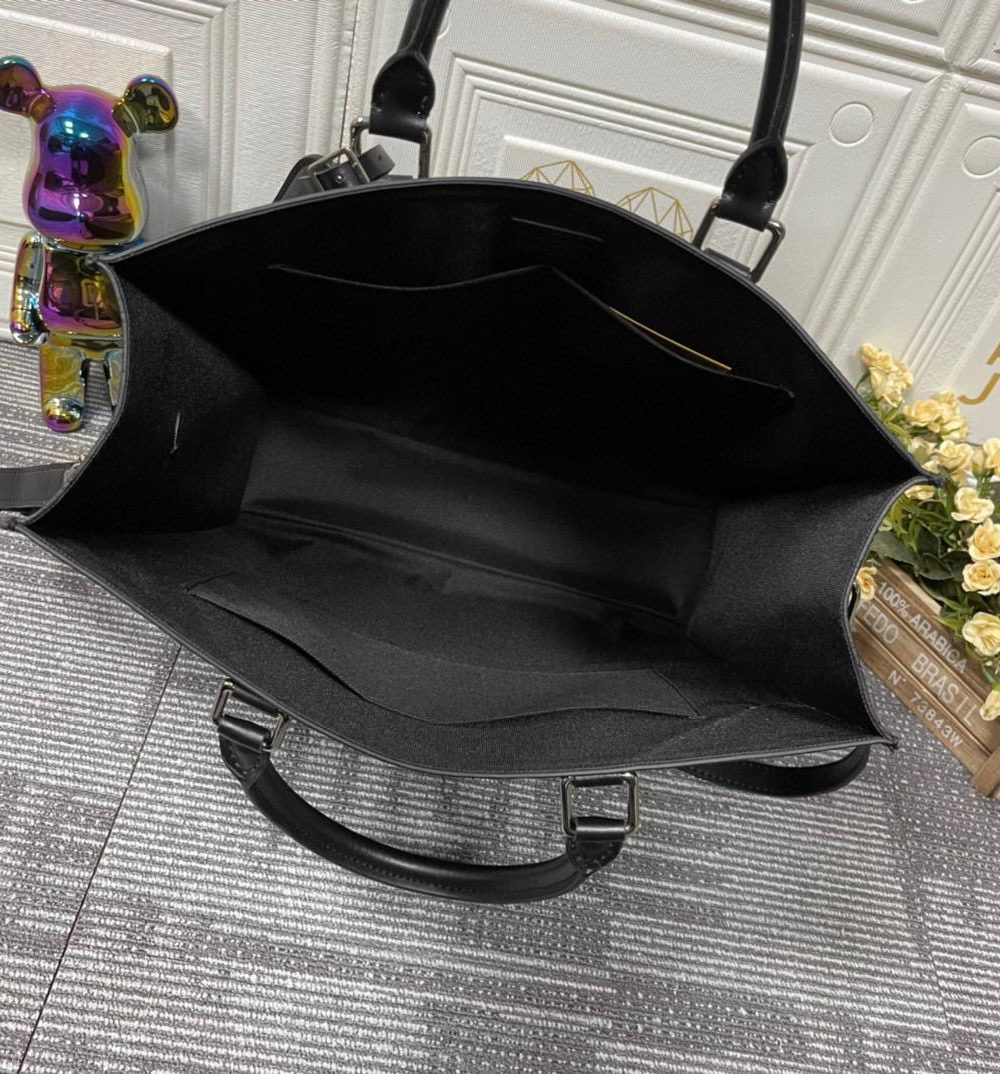 1:1 Replica Louis Vuitton LV Sac Plat Cross Taurillon Black Unique Bag For Men M59960 - 28.5in/11.2cm