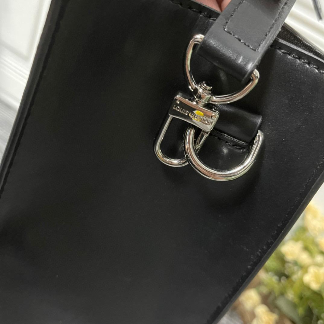 1:1 Replica Louis Vuitton LV Sac Plat Cross Taurillon Black Unique Bag For Men M59960 - 28.5in/11.2cm - Image 3