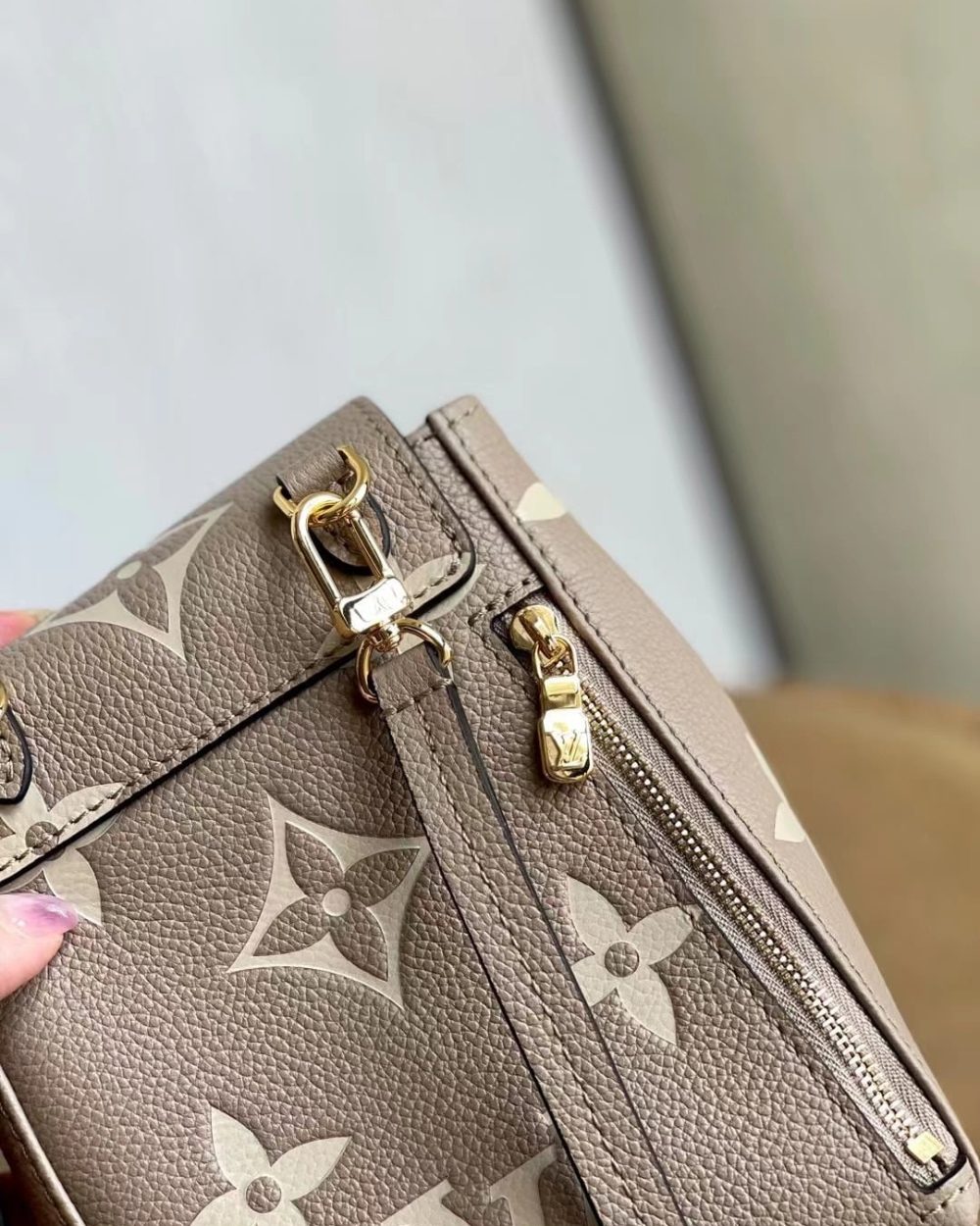 1:1 Replica Louis Vuitton LV Tiny Backpack Bicolor Monogram Empreinte Leather Luxury Bag For Women M80738 - 19cm