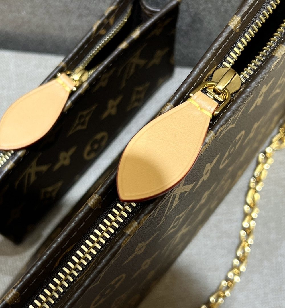 1:1 Replica Louis Vuitton LV Toiletry Pouch On Chain 26 Practical Bag Monogram Unique Bag for Men M81412 - 25 cm/ 9.8 in