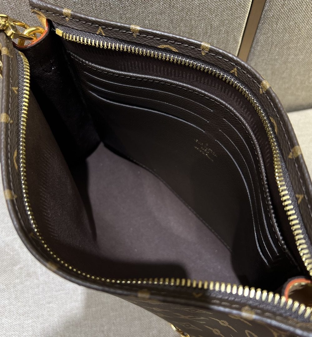 1:1 Replica Louis Vuitton LV Toiletry Pouch On Chain 26 Practical Bag Monogram Unique Bag for Men M81412 - 25 cm/ 9.8 in