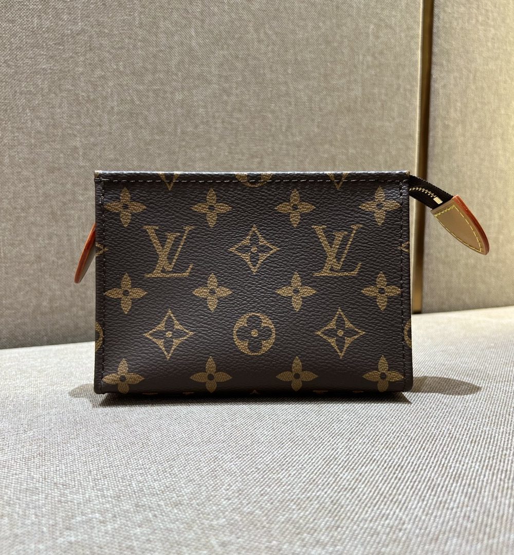 1:1 Replica Louis Vuitton LV Toiletry Pouch On Chain 26 Practical Bag Monogram Unique Bag for Men M81412 - 25 cm/ 9.8 in