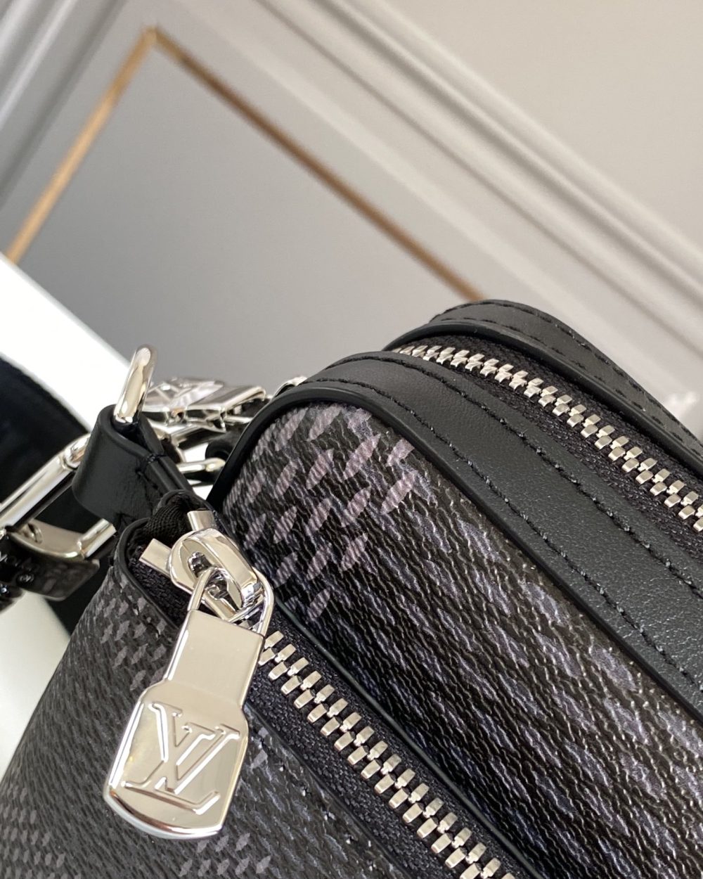 1:1 Replica Louis Vuitton LV Trio Messenger Damier Graphite Black Unique Bag For Men N50017 - 9.8in/25cm
