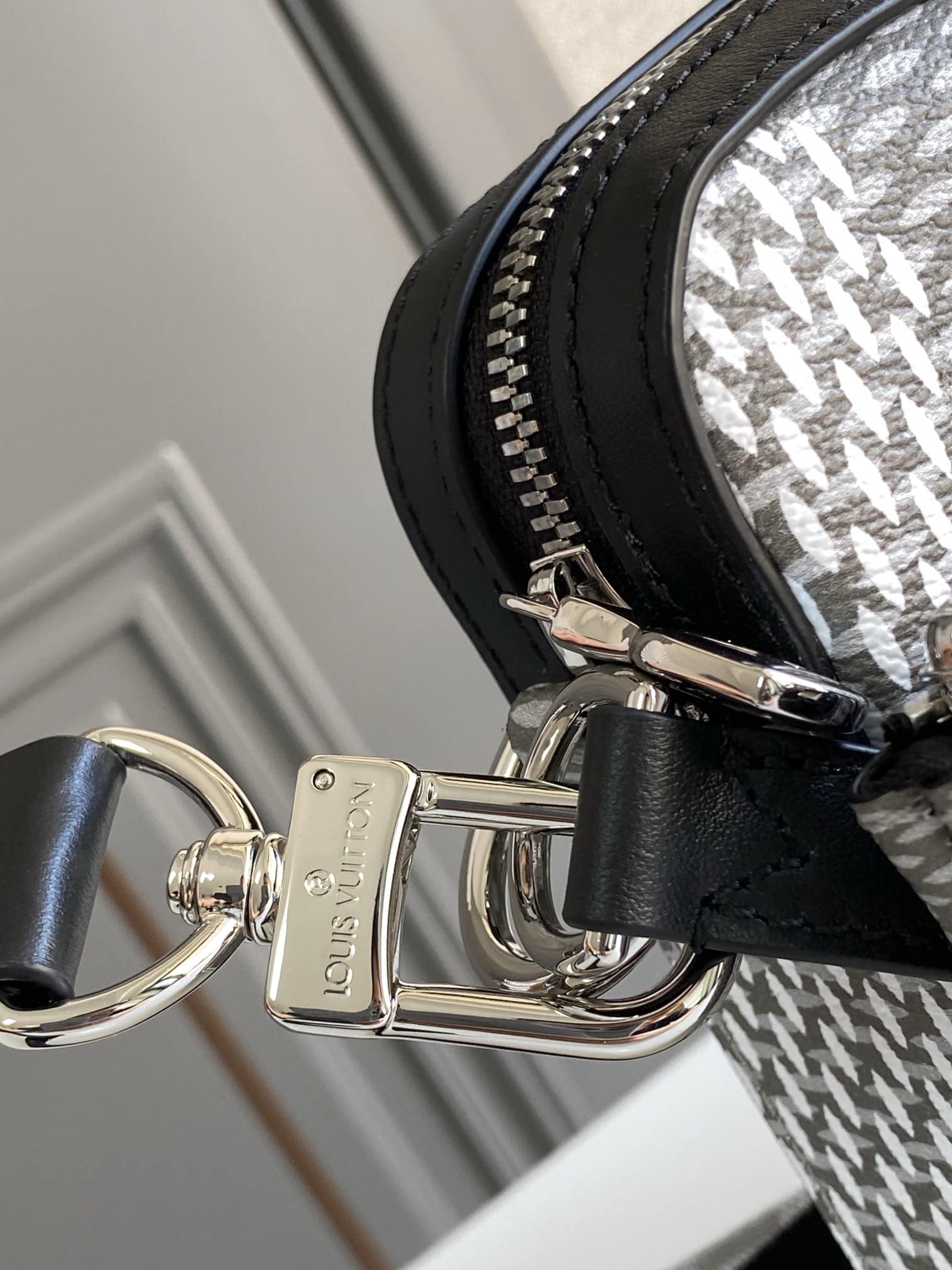 1:1 Replica Louis Vuitton LV Trio Messenger Damier Graphite Plaster Unique Bag For Men - 9.8in/25cm - Image 7