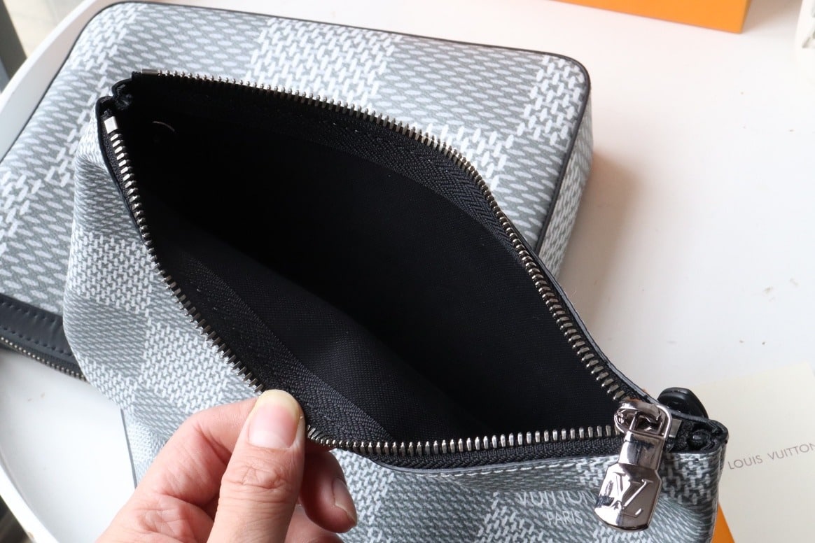 1:1 Replica Louis Vuitton LV Trio Messenger Monogram Eclipse Monogram/ Eclipse Reverse Unique Bag For Men M69443 - 9.8in/25cm - Image 5