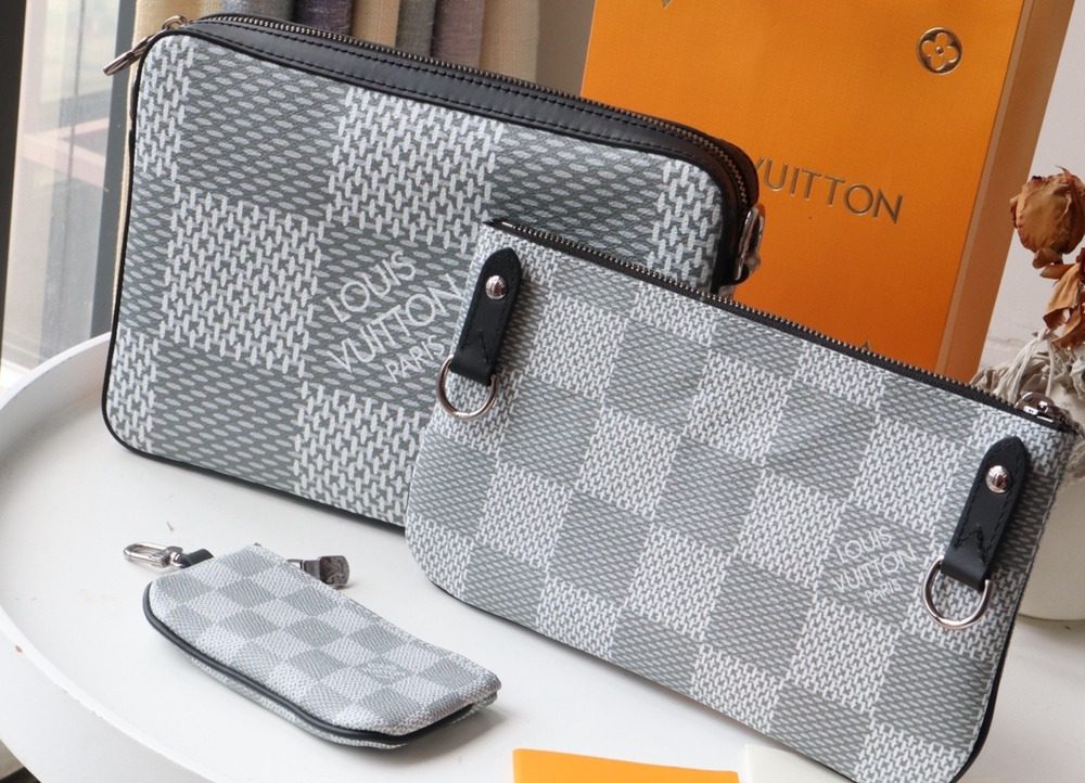 1:1 Replica Louis Vuitton LV Trio Messenger Monogram Eclipse Monogram/ Eclipse Reverse Unique Bag For Men M69443 - 9.8in/25cm