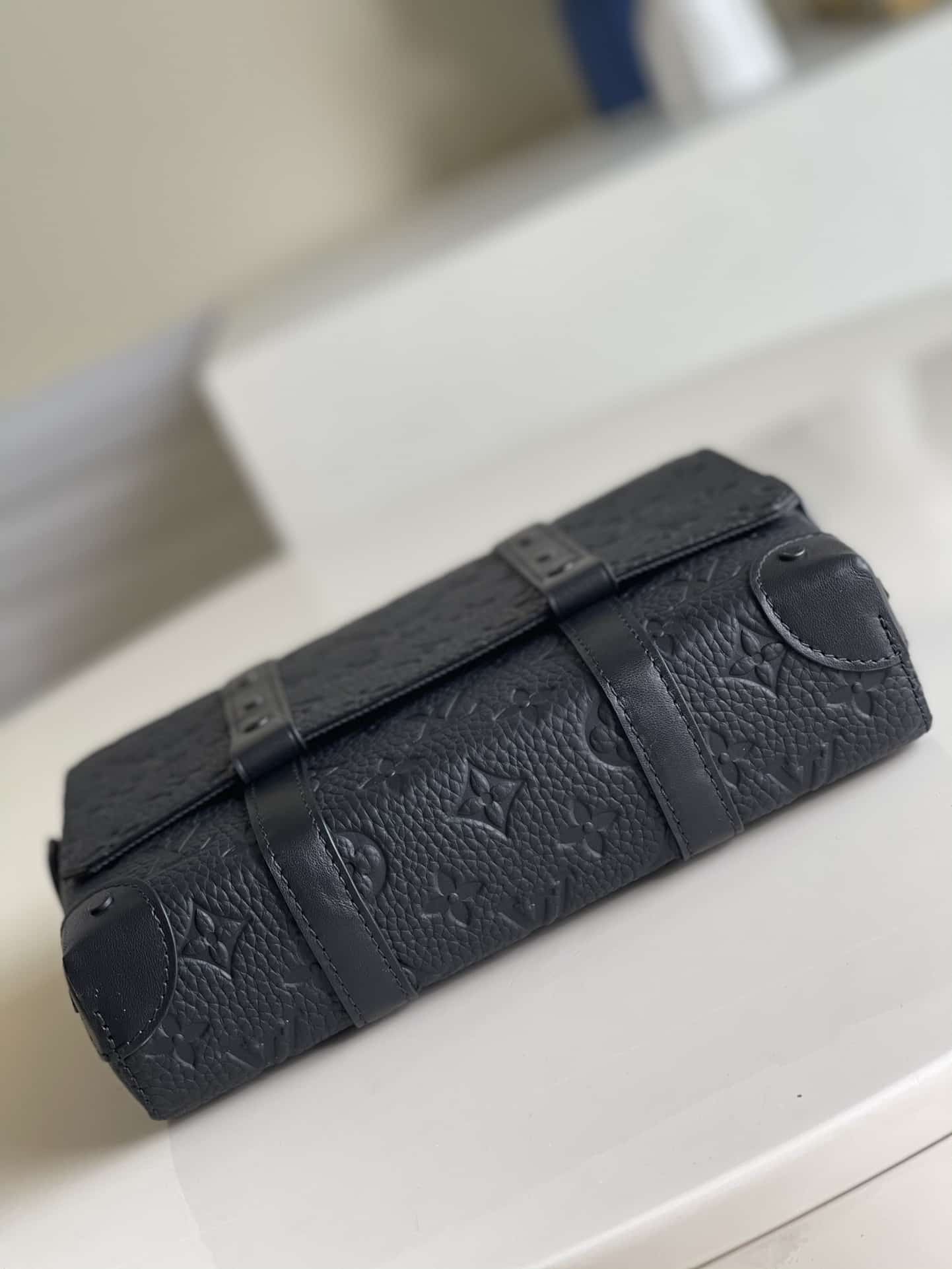 1:1 Replica Louis Vuitton LV Trunk Messenger Monogram Taurillon Black Unique Bag For Men M57726 - 9.4in/21cm - Image 2