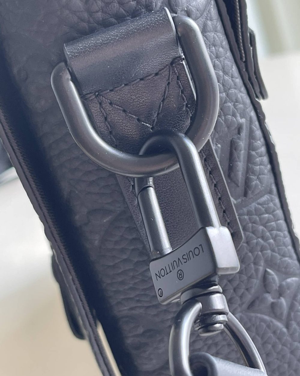 1:1 Replica Louis Vuitton LV Trunk Messenger Monogram Taurillon Black Unique Bag For Men M57726 - 9.4in/21cm