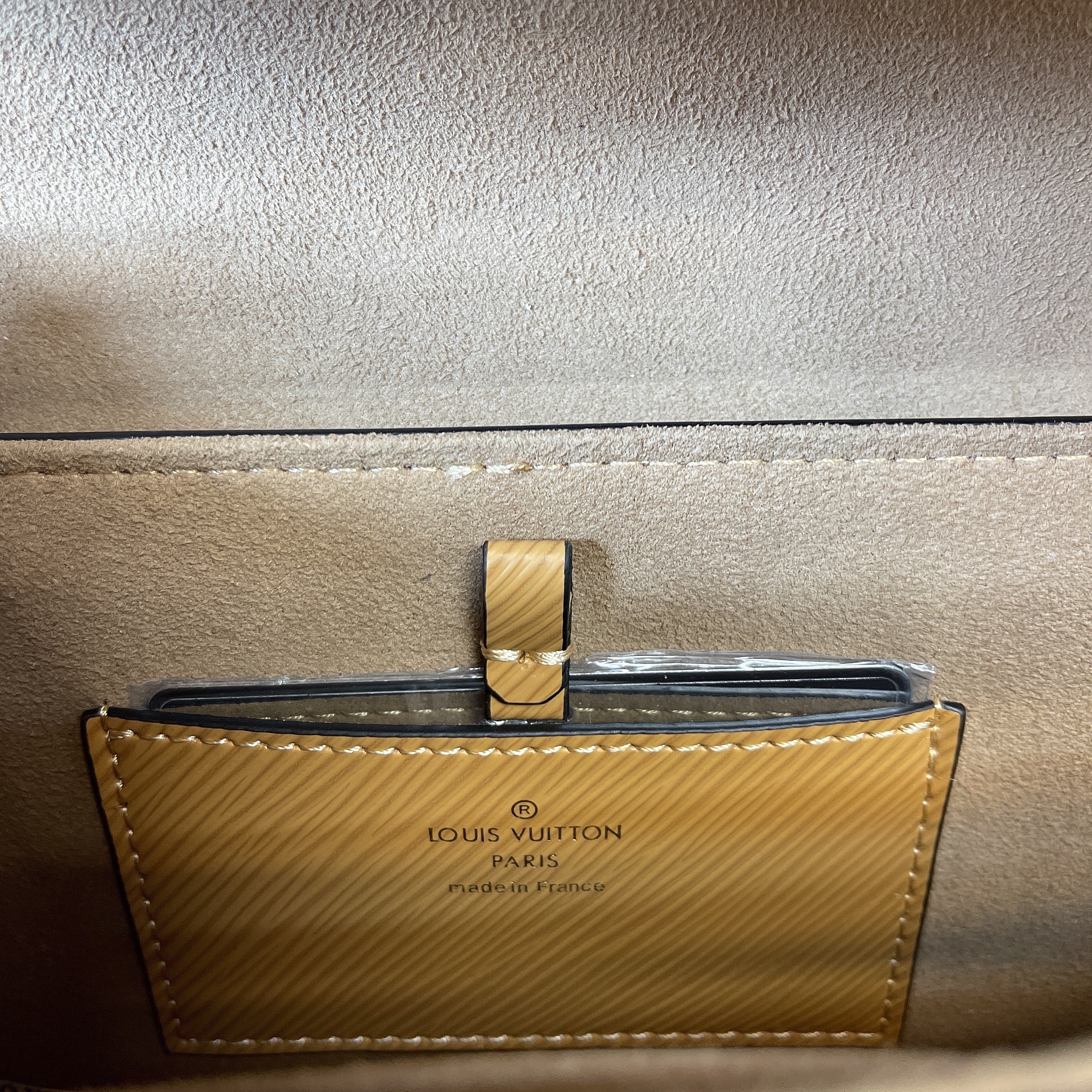 1:1 Replica Louis Vuitton LV Twist MM Epi Gold Miel Brown Luxury Bag For Women M59686 - 9.1in/23cm - Image 12