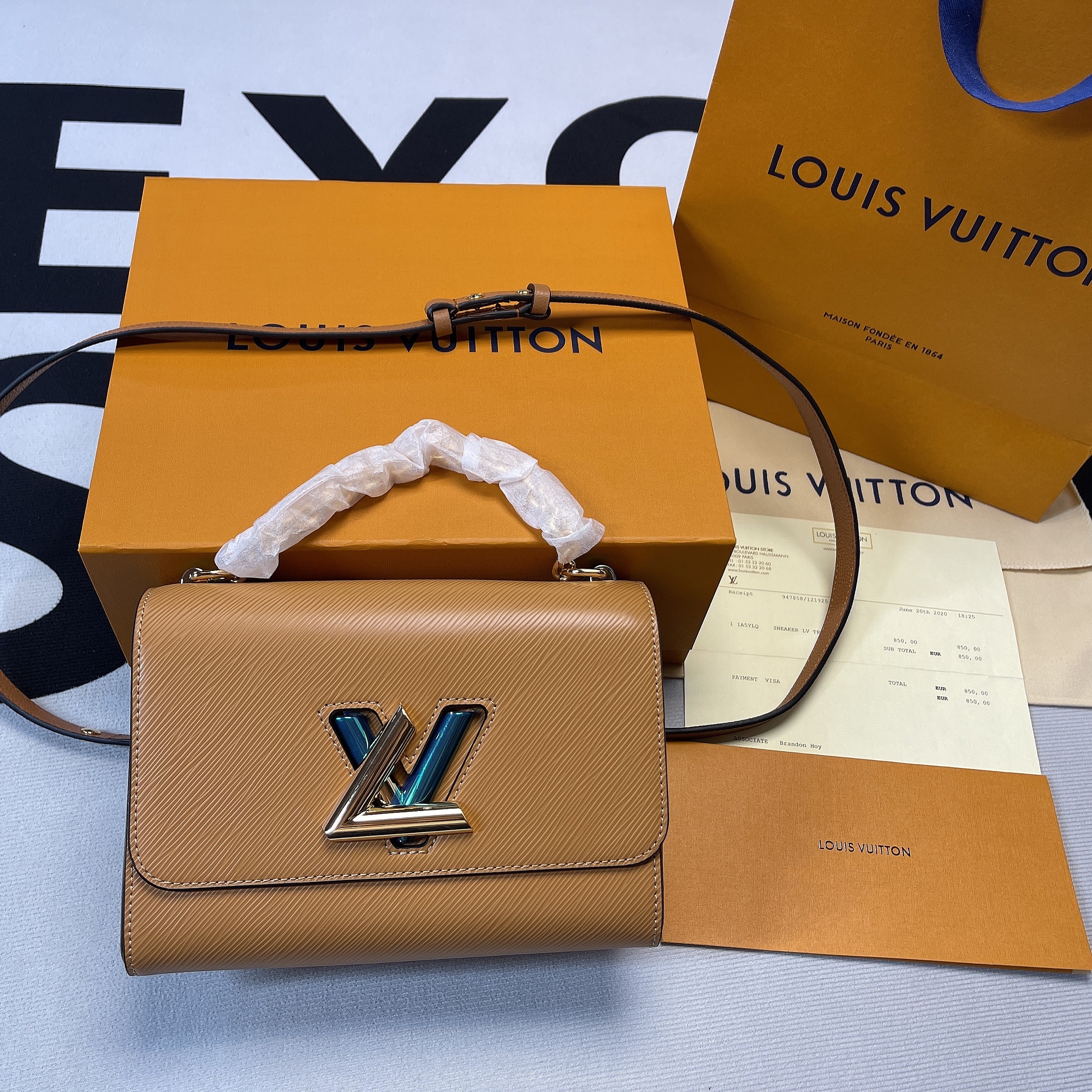 1:1 Replica Louis Vuitton LV Twist MM Epi Gold Miel Brown Luxury Bag For Women M59686 - 9.1in/23cm - Image 3