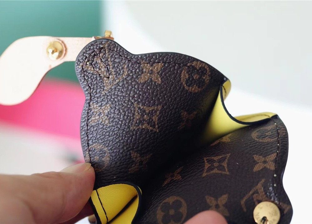 1:1 Replica Louis Vuitton LV Twist MM Epi Light Blue Luxury Bag For Women - 9.1in/23cm