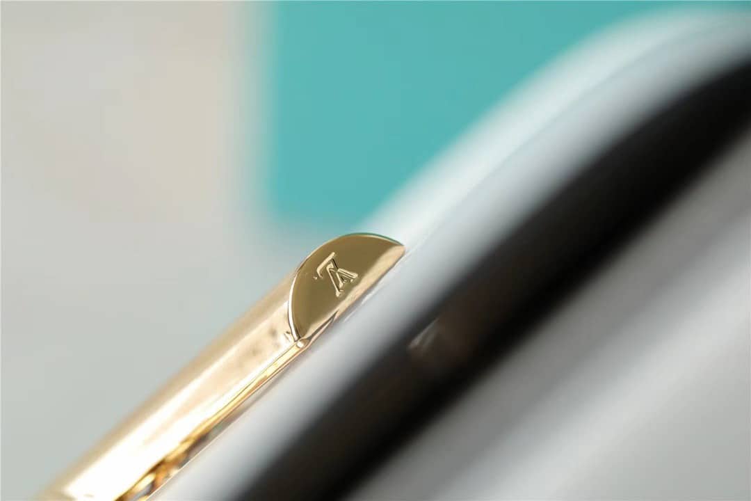 1:1 Replica Louis Vuitton LV Twist MM Epi White Luxury Bag For Women M55513 - 9.1in/23cm - Image 8