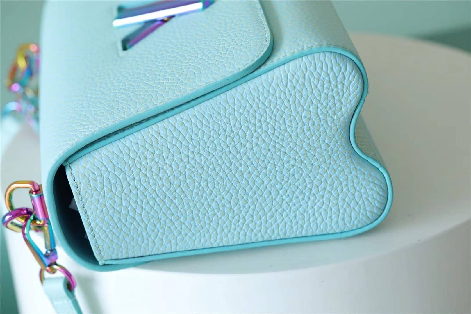 1:1 Replica Louis Vuitton LV Twist MM Grain Blue Luxury Bag For Women M20694 - 9.1in/23cm - Image 2