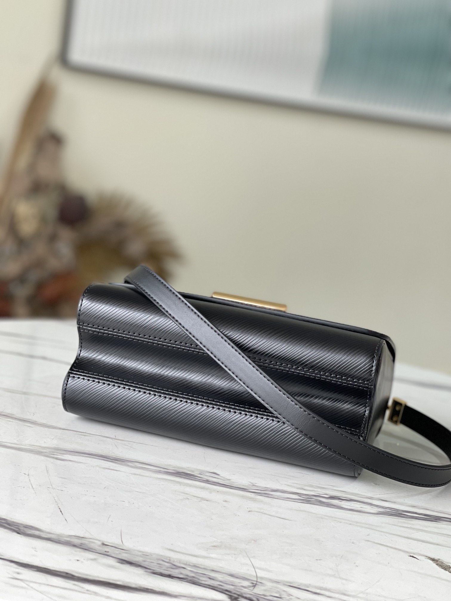 1:1 Replica Louis Vuitton LV Twist MM Monogram Flower Black Luxury Bag For Women M59402 - 9.1in/23cm - Image 5