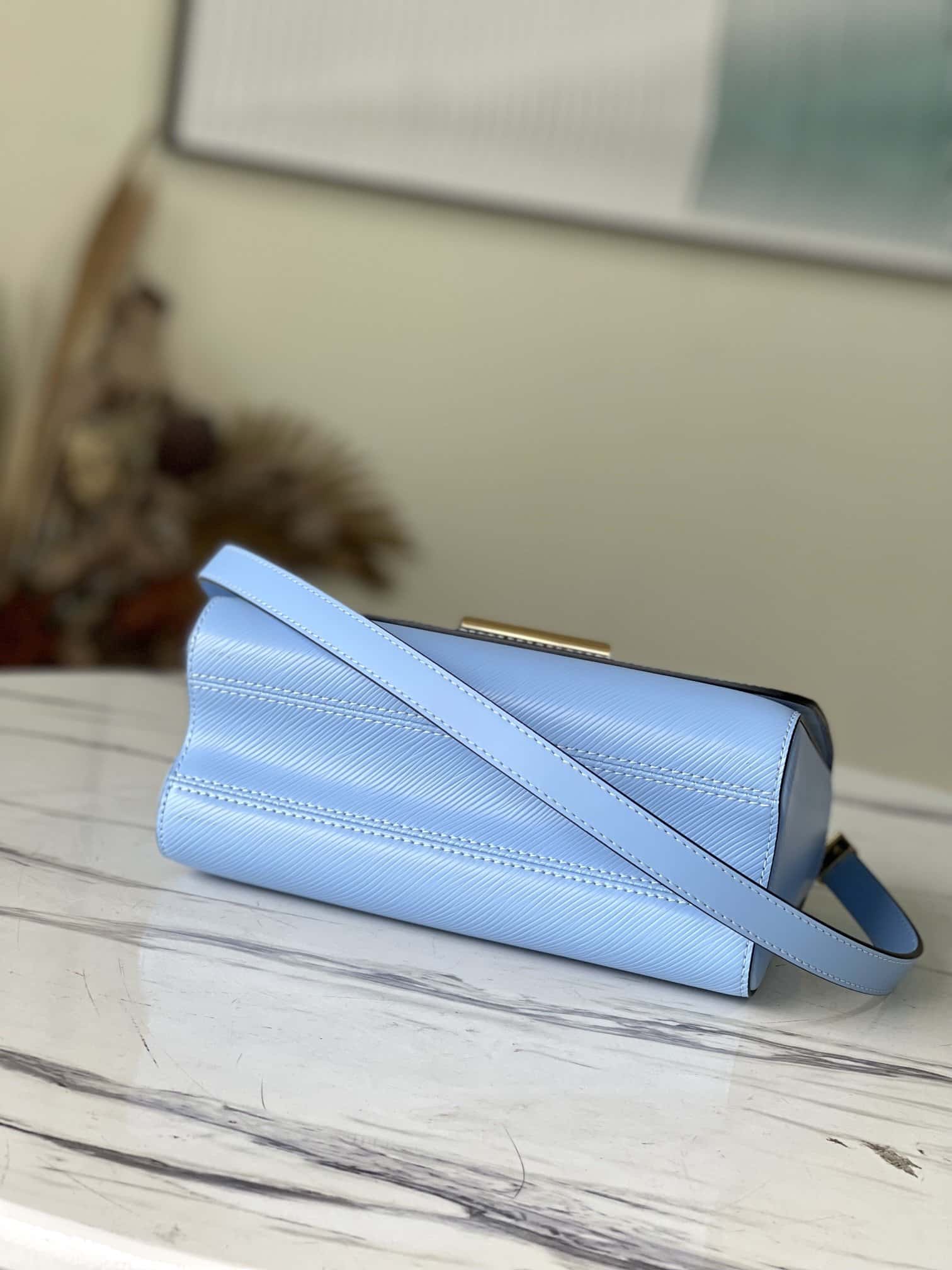 1:1 Replica Louis Vuitton LV Twist MM Monogram Flower Bleu Nuage Blue Luxury Bag For Women M59627 - 9.1in/23cm - Image 9