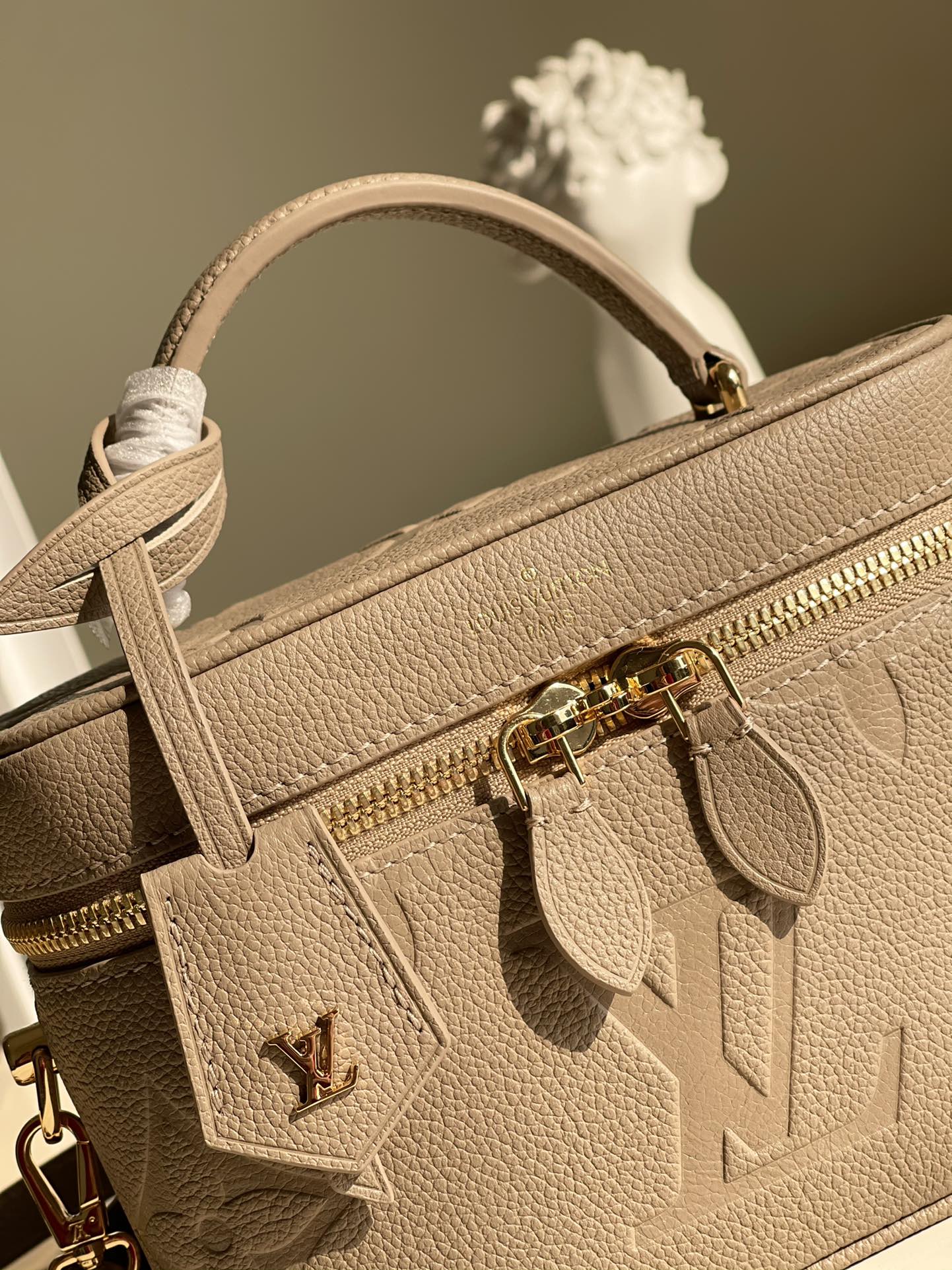1:1 Replica Louis Vuitton LV Vanity PM Handbag Monogram Empreinte Tourterelle Beige Luxury Bag For Women M45608 - 7.5in/19cm - Image 6