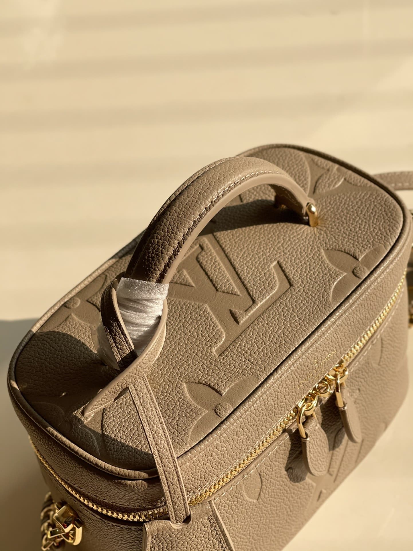 1:1 Replica Louis Vuitton LV Vanity PM Handbag Monogram Empreinte Tourterelle Beige Luxury Bag For Women M45608 - 7.5in/19cm - Image 5