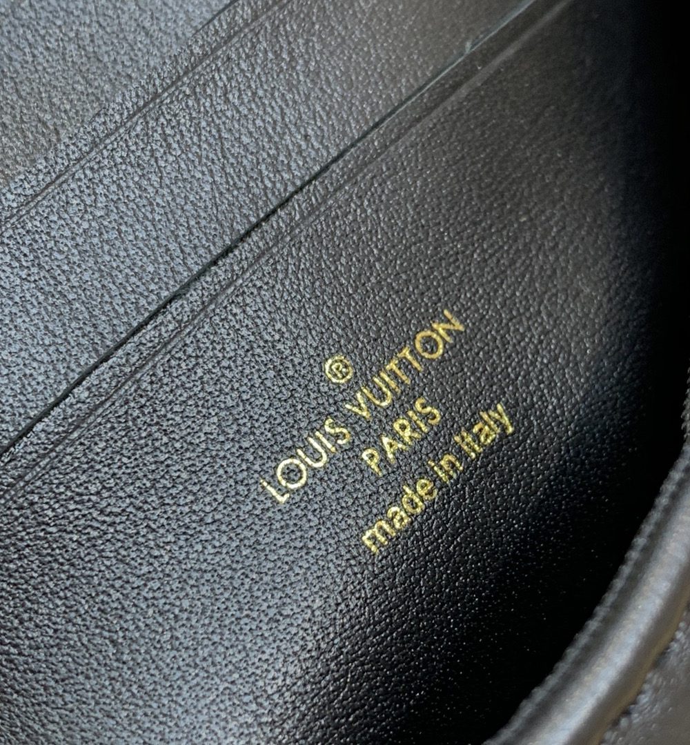 1:1 Replica Louis Vuitton LV Wallet on Strap Bubblegram Leather Black Exclusive Bag For Women M81398 - 7.9in/20cm