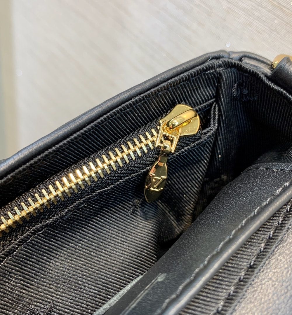 1:1 Replica Louis Vuitton LV Wallet on Strap Bubblegram Leather Black Exclusive Bag For Women M81398 - 7.9in/20cm