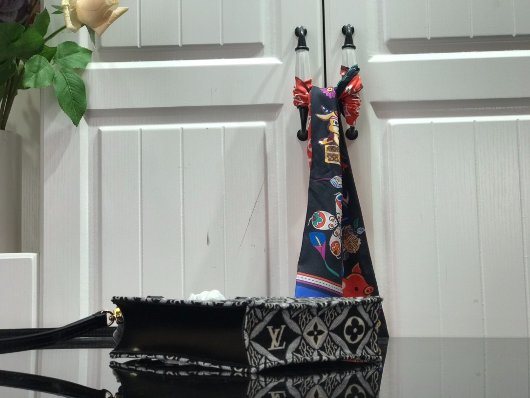 1:1 Replica Louis Vuitton LV Since 1854 Petit Sac Plat Red/Blue/Black Luxury Bag For Women - 17 cm/6.6 in - Image 19