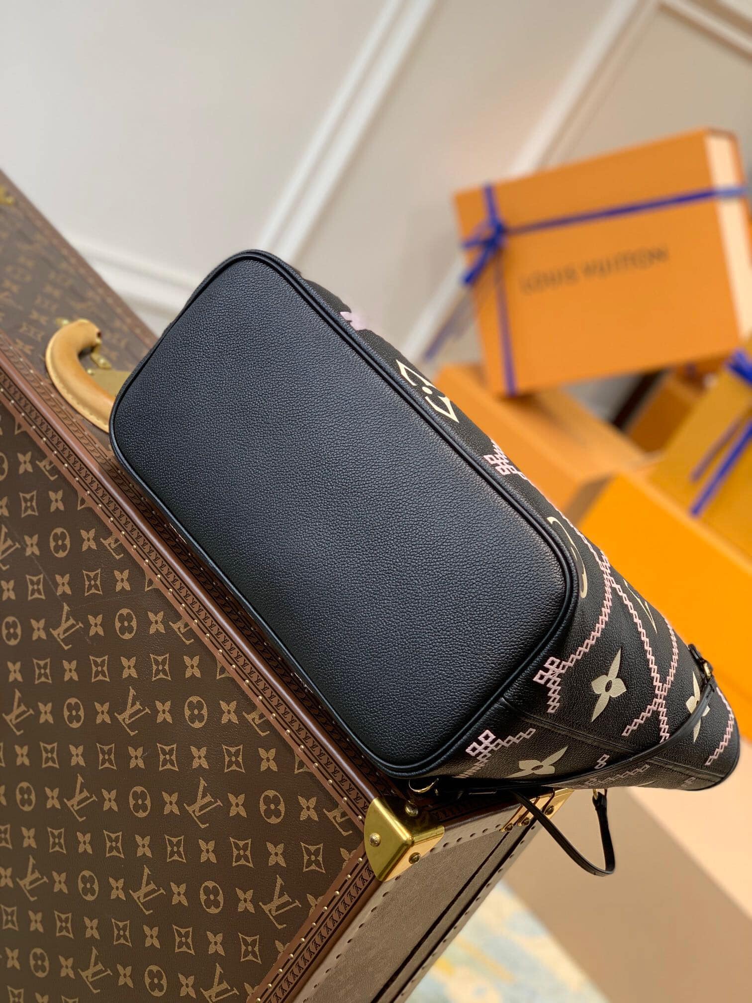 1:1 Replica Louis Vuitton LV Neverfull MM Monogram Empreinte Black Luxury Bag For Women M46040 - 12.2in/31cm - Image 4