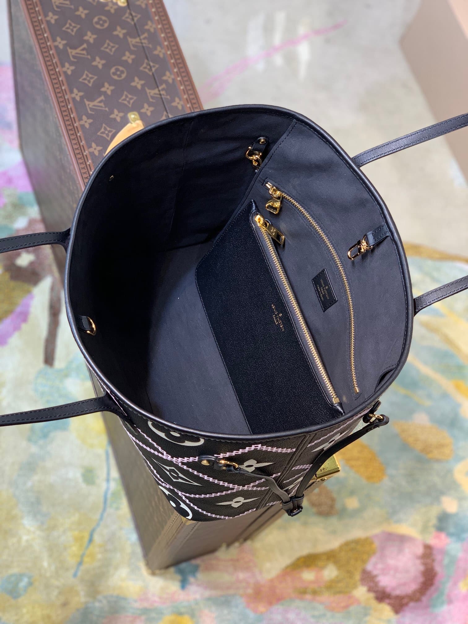 1:1 Replica Louis Vuitton LV Neverfull MM Monogram Empreinte Black Luxury Bag For Women M46040 - 12.2in/31cm - Image 5