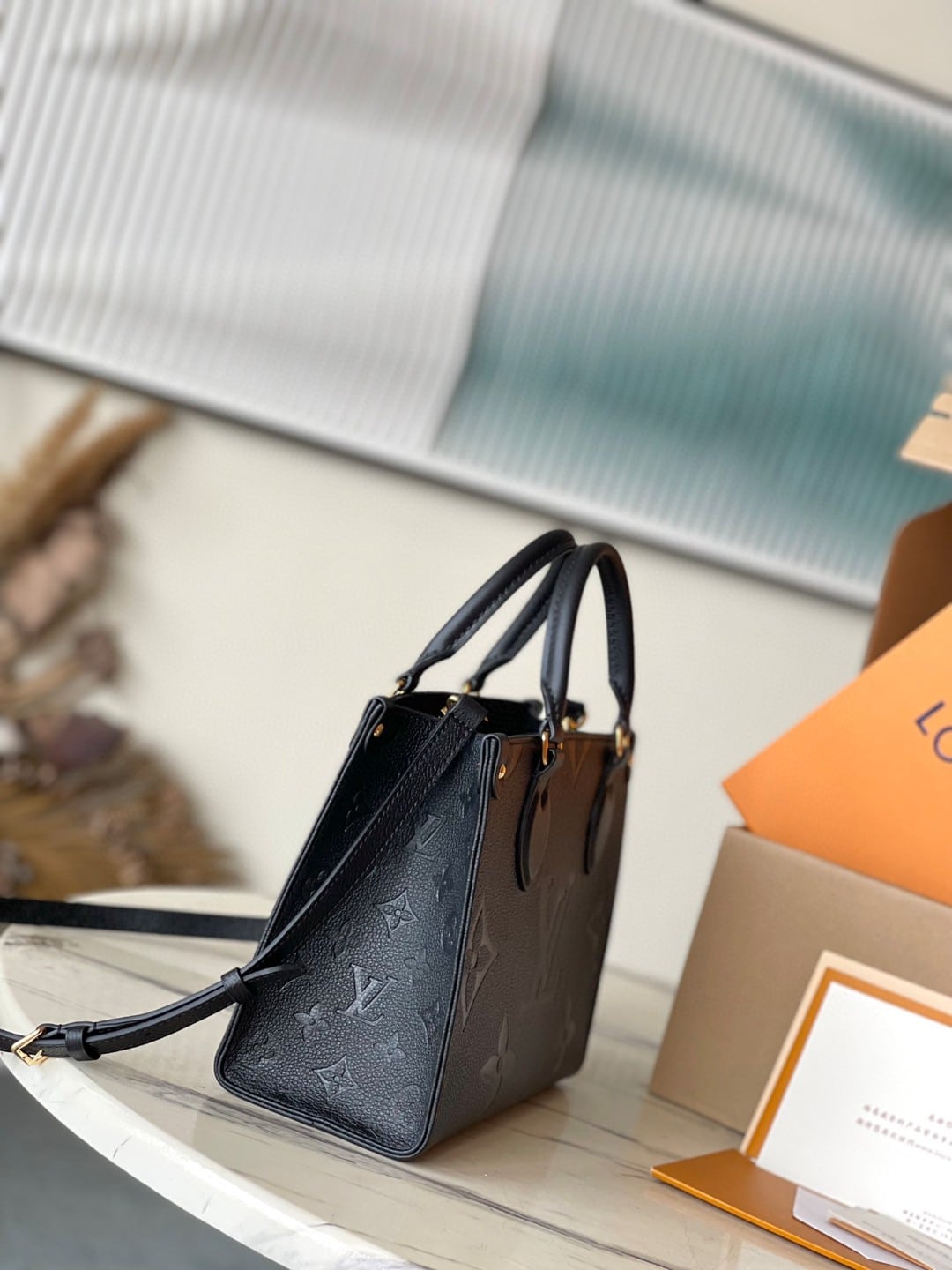 1:1 Replica Louis Vuitton LV OnTheGo PM Monogram Empreinte Lether Luxury Bag For Women M45653 - 9.8in/25cm - Image 4