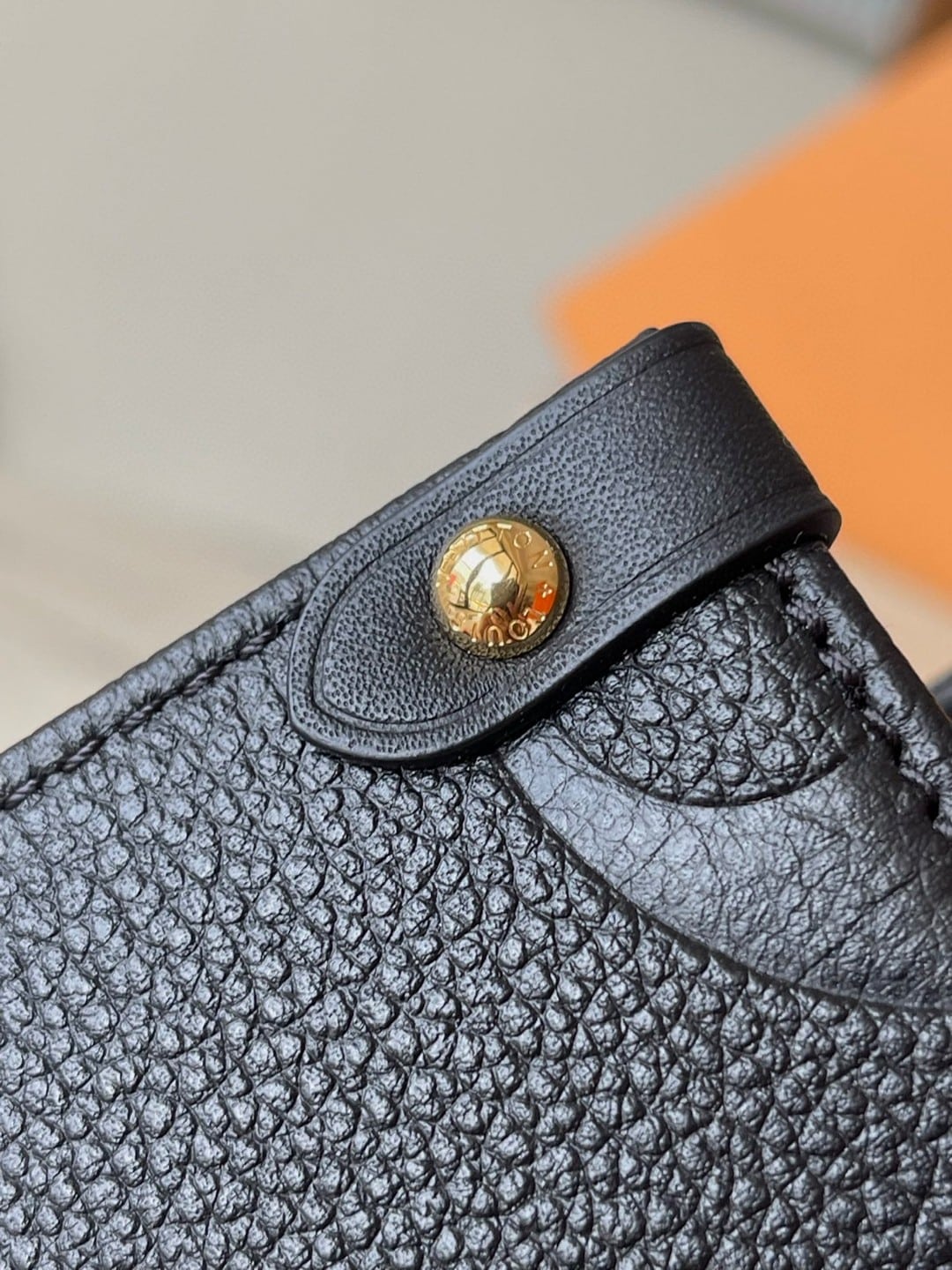 1:1 Replica Louis Vuitton LV OnTheGo PM Monogram Empreinte Lether Luxury Bag For Women M45653 - 9.8in/25cm - Image 8