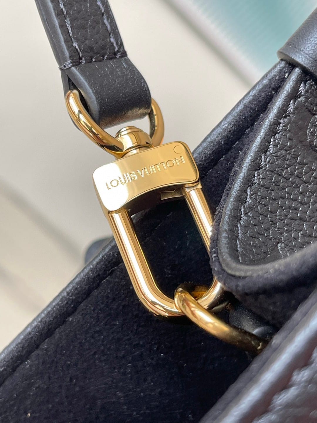 1:1 Replica Louis Vuitton LV OnTheGo PM Monogram Empreinte Lether Luxury Bag For Women M45653 - 9.8in/25cm - Image 10