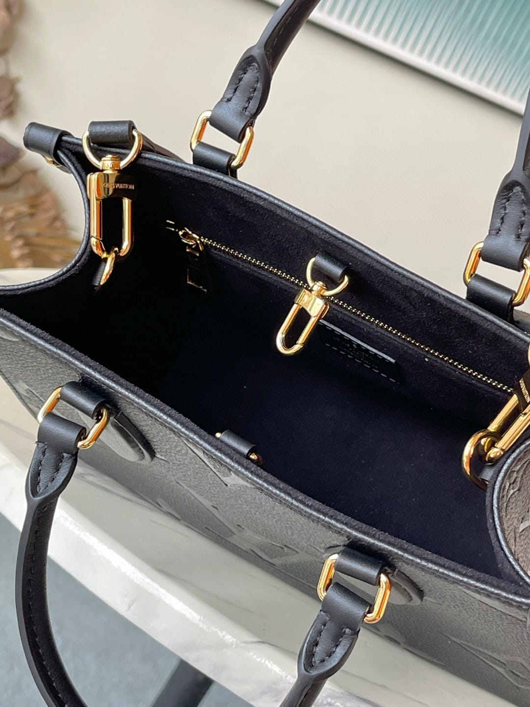 1:1 Replica Louis Vuitton LV OnTheGo PM Monogram Empreinte Lether Luxury Bag For Women M45653 - 9.8in/25cm - Image 7