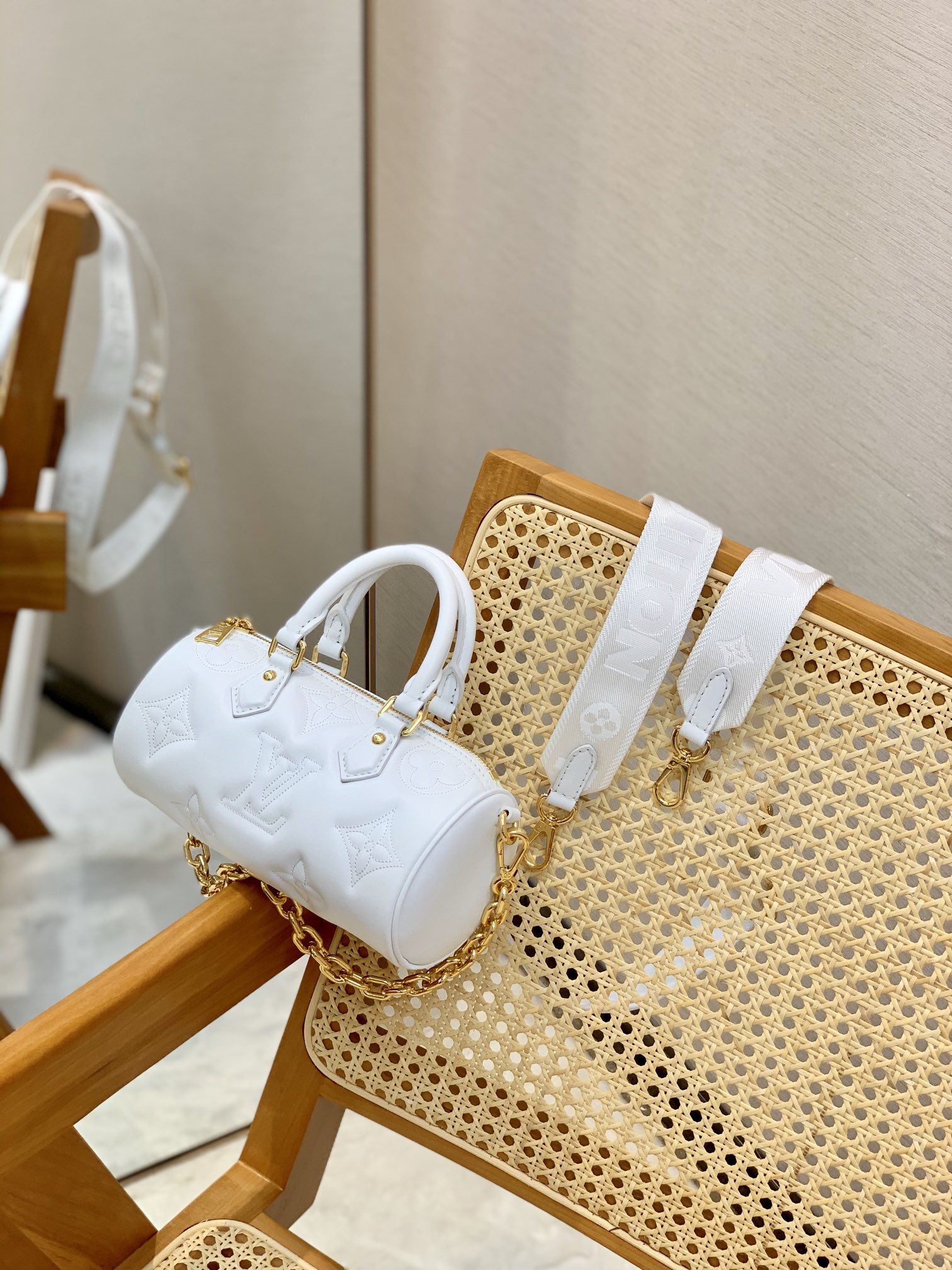 1:1 Replica Louis Vuitton LV Papillon BB Bubblegram Leather Luxury Bag For Women M59827 - 20cm - Image 2