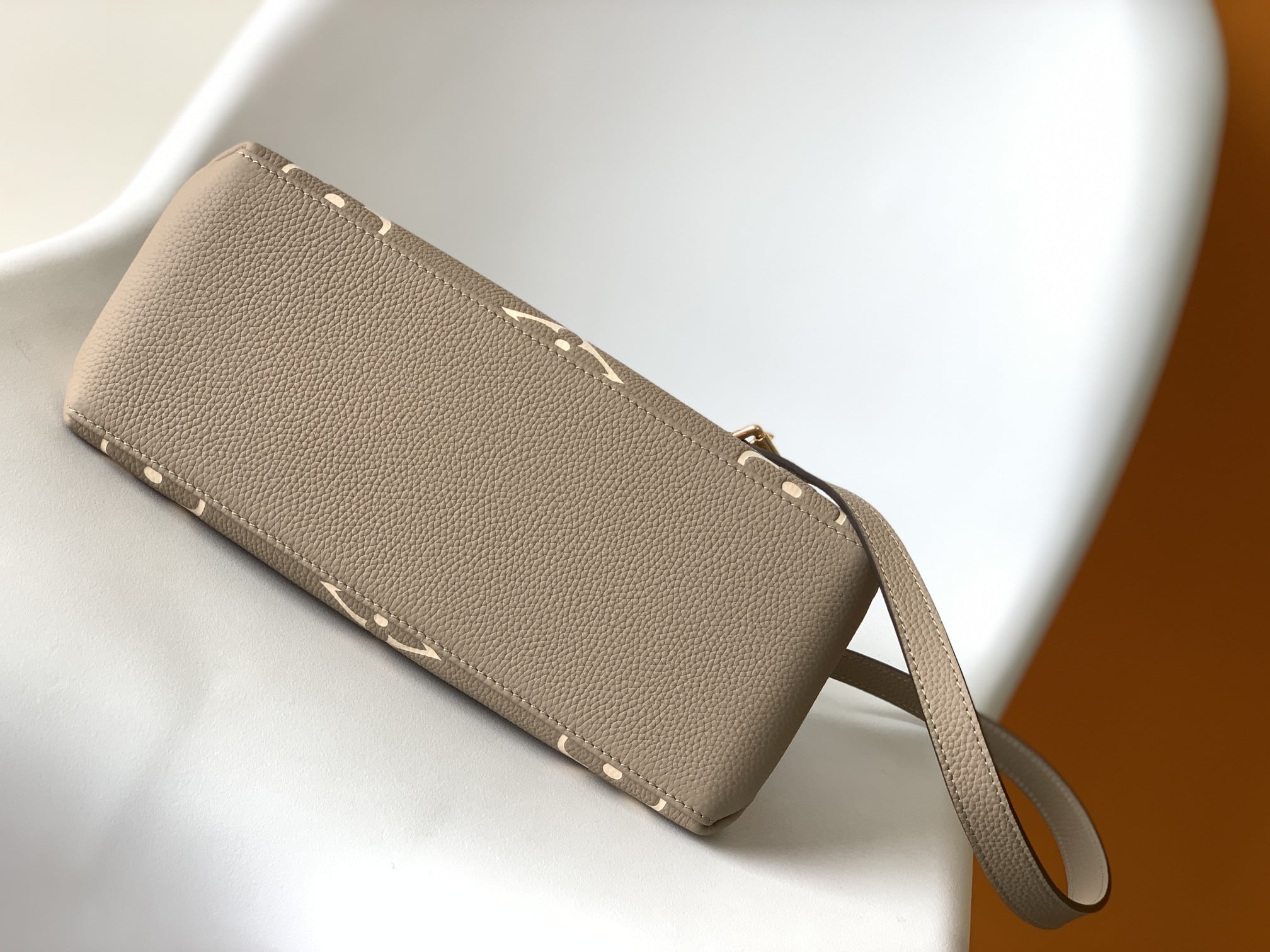 1:1 Replica Louis Vuitton LV Petit Palais Bicolor Monogram Empreinte Leather Tourterelle/Creme Luxury Bag For Women M58914 - 11.4in/29cm - Image 5