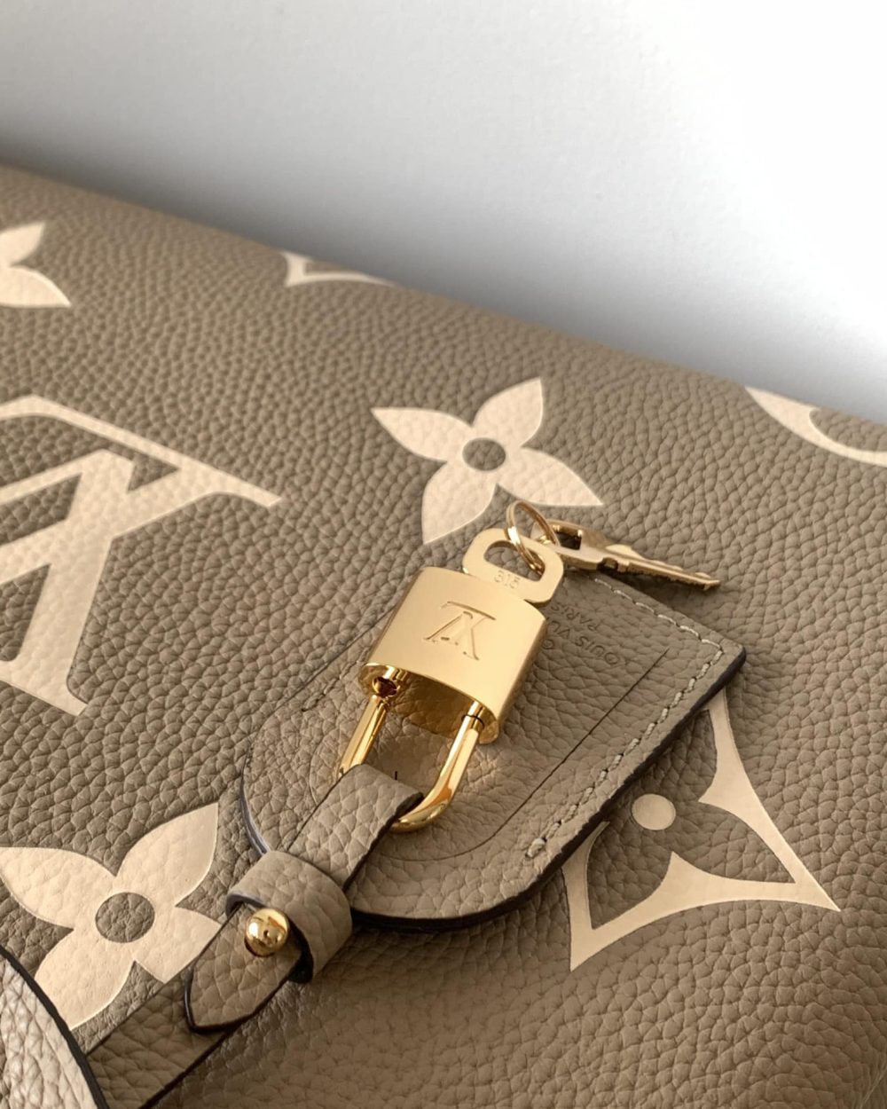 1:1 Replica Louis Vuitton LV Petit Palais Bicolor Monogram Empreinte Leather Tourterelle/Creme Luxury Bag For Women M58914 - 11.4in/29cm