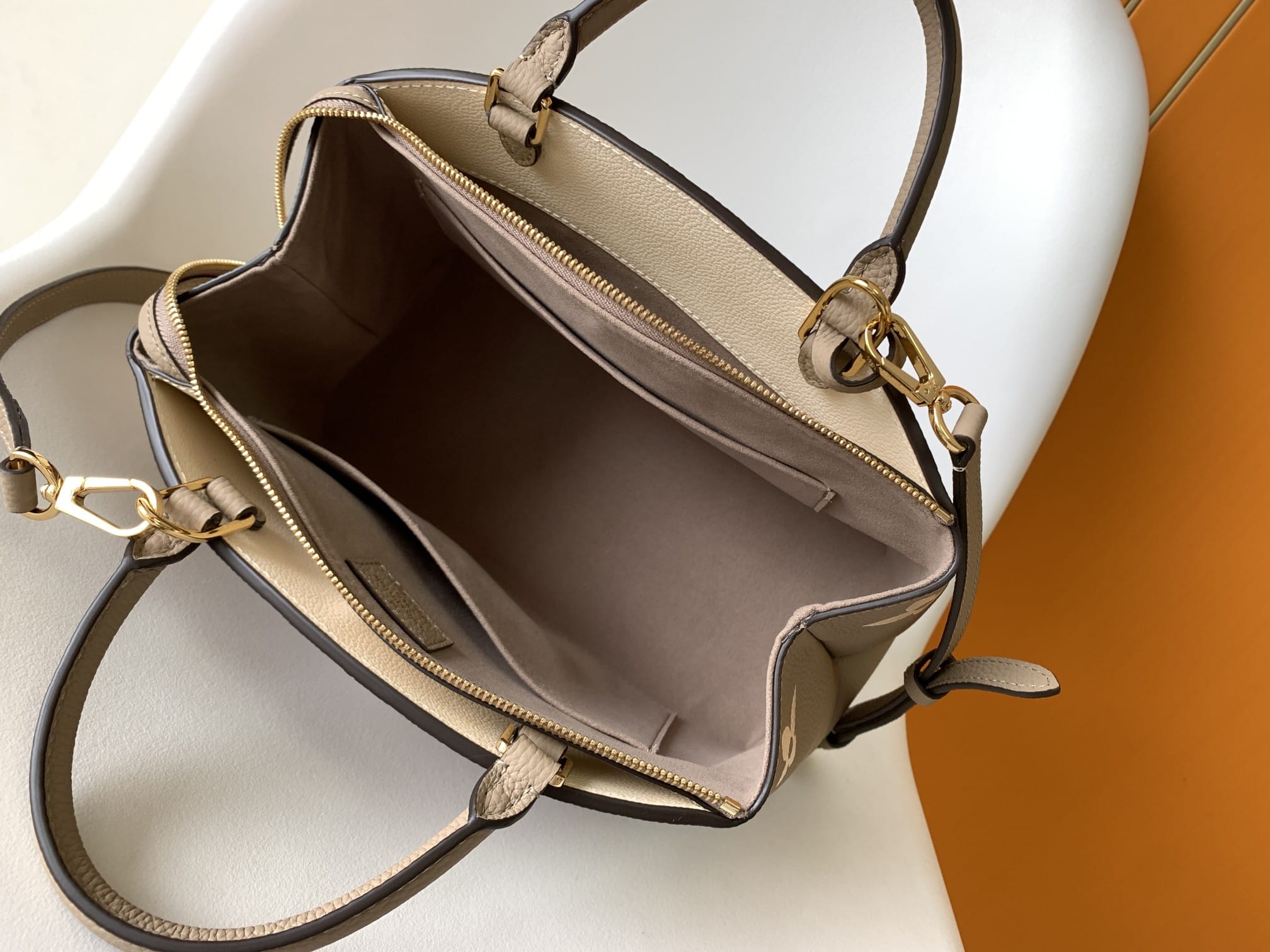 1:1 Replica Louis Vuitton LV Petit Palais Bicolor Monogram Empreinte Leather Tourterelle/Creme Luxury Bag For Women M58914 - 11.4in/29cm - Image 6