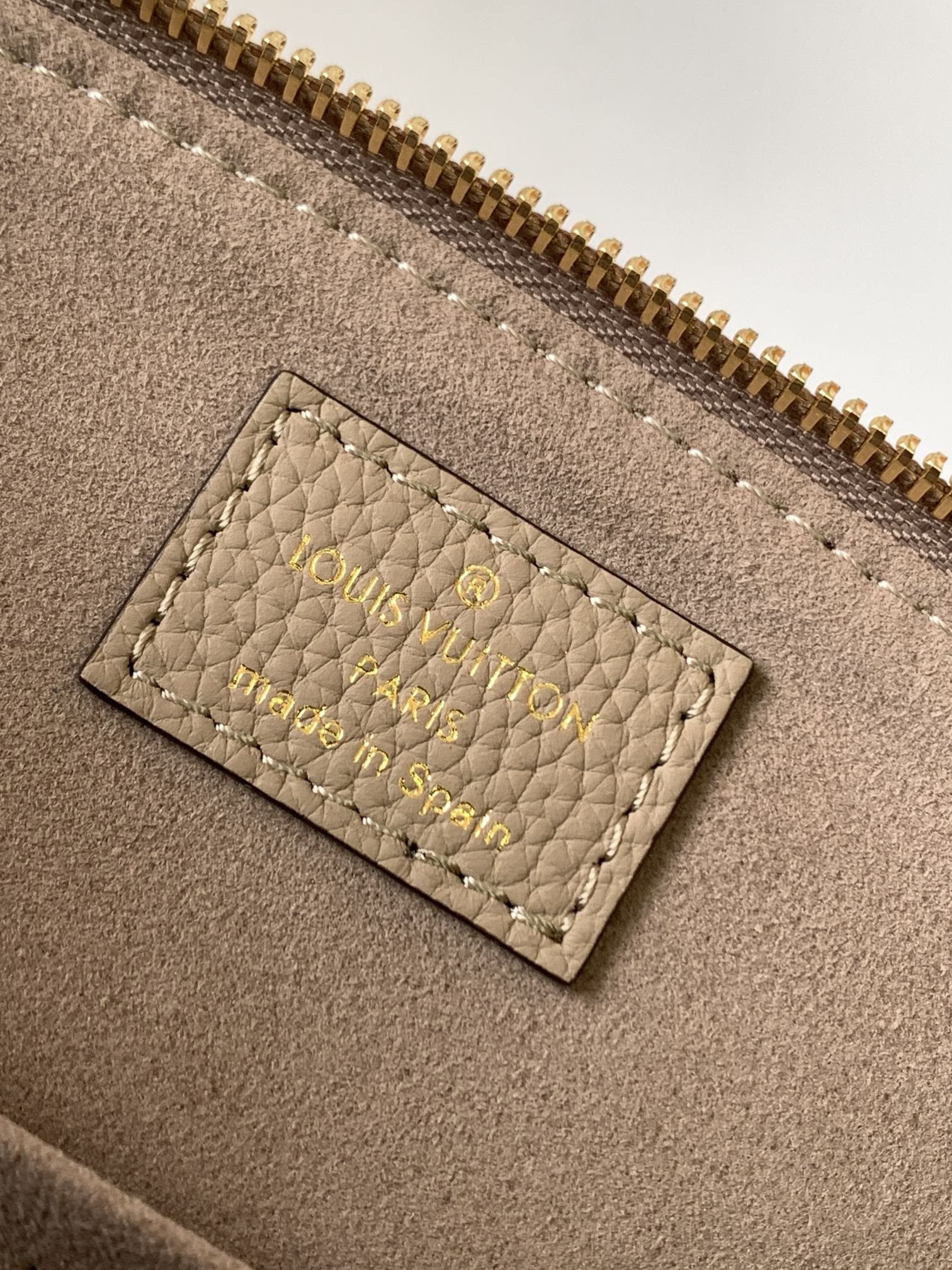 1:1 Replica Louis Vuitton LV Petit Palais Bicolor Monogram Empreinte Leather Tourterelle/Creme Luxury Bag For Women M58914 - 11.4in/29cm - Image 10