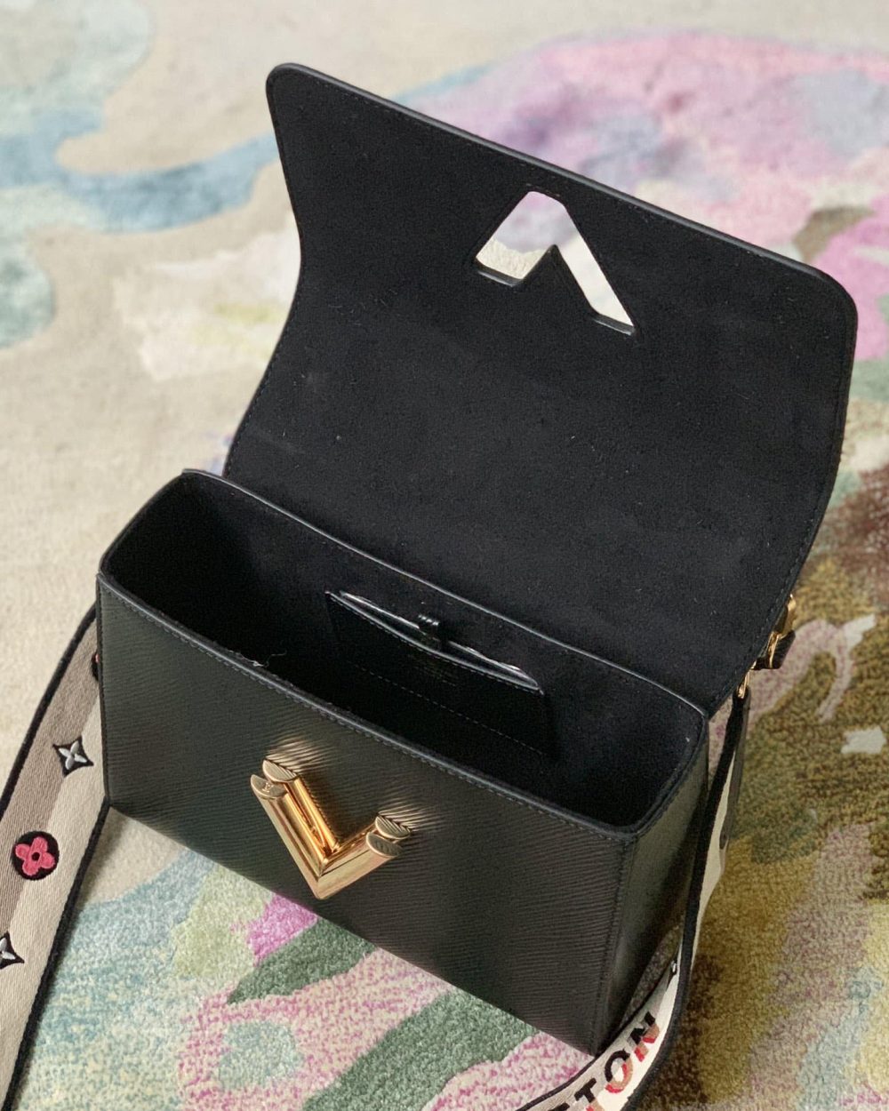 1:1 Replica Louis Vuitton LV Twist MM Epi Leather Luxury Bag For Women M57505 - 9.1in/23cm