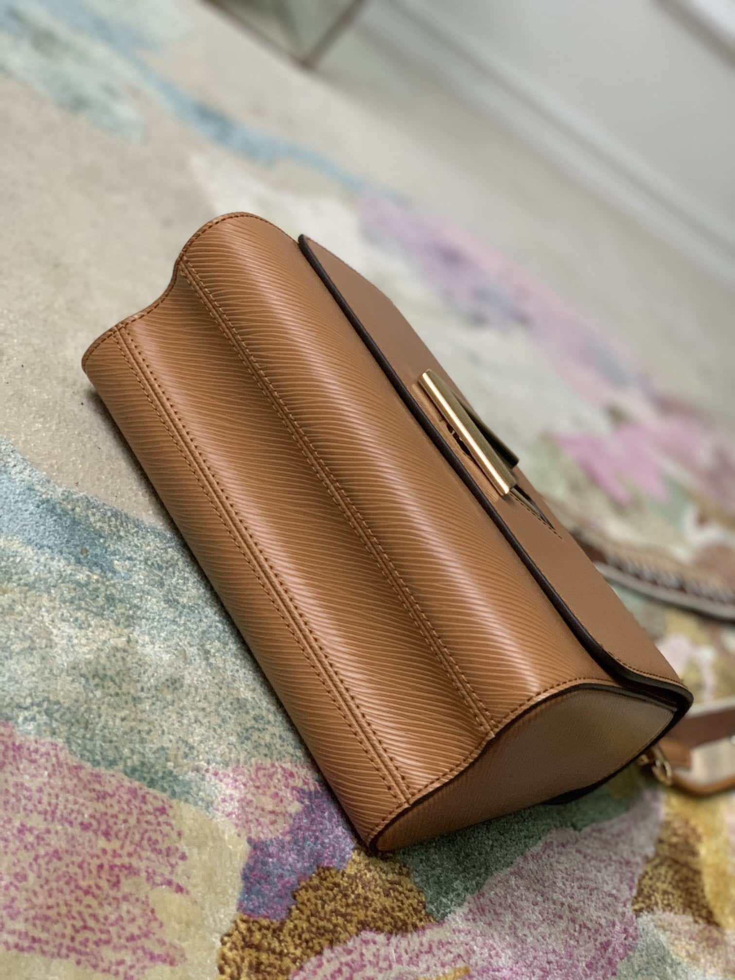 1:1 Replica Louis Vuitton LV Twist MM Epi Leather Luxury Bag For Women M57506 - 9.1in/23cm - Image 5