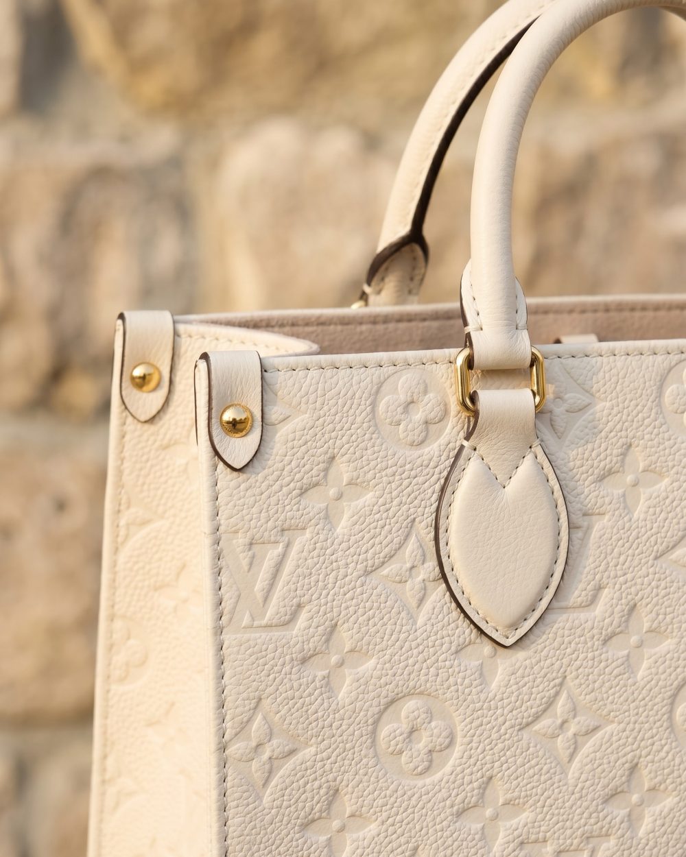 DBS-LC402 - Onthego PM Handbag Deal