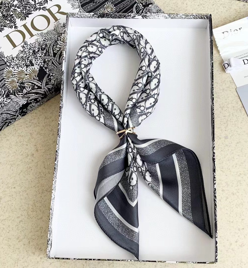 Square 70cm Silk Scarves (Random Style)