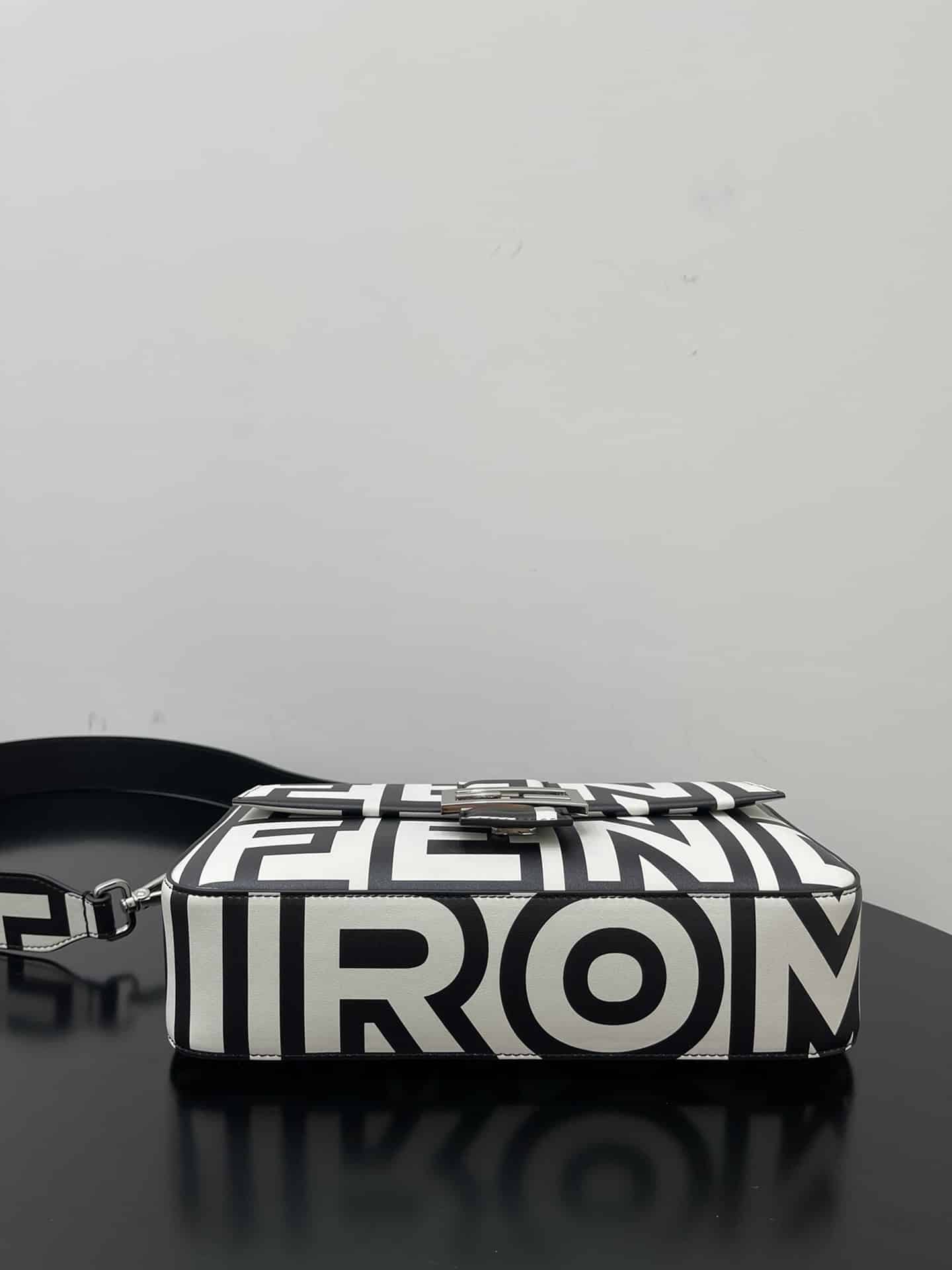 1:1 Replica Baguette Two-Tone Bag Black And White For Women 10.5in/27cm - Image 5