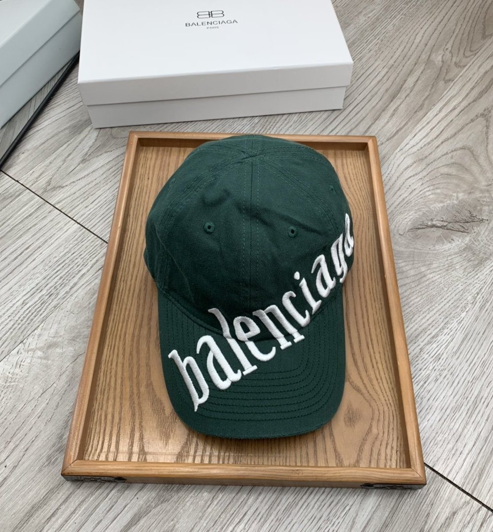 Balenciaga Diagonal Cap In Green