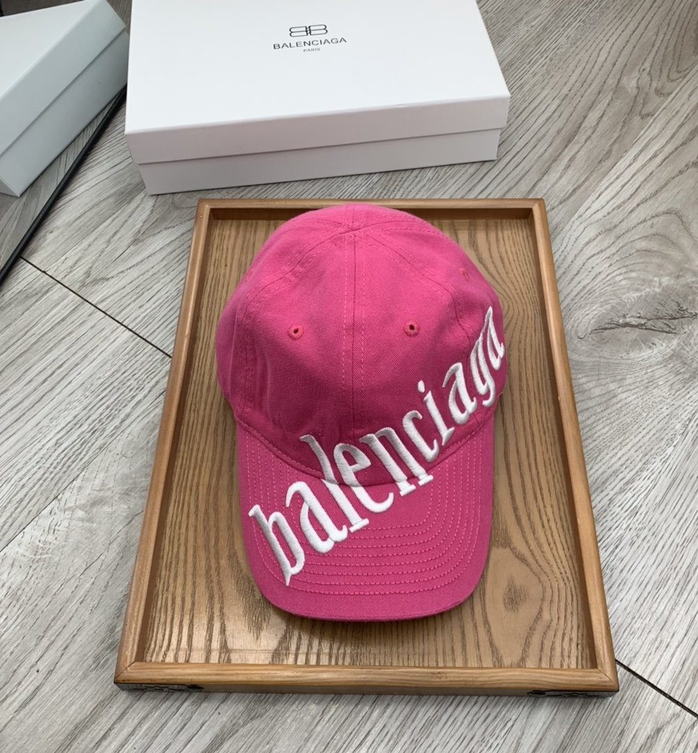 Balenciaga Diagonal Cap In Pink