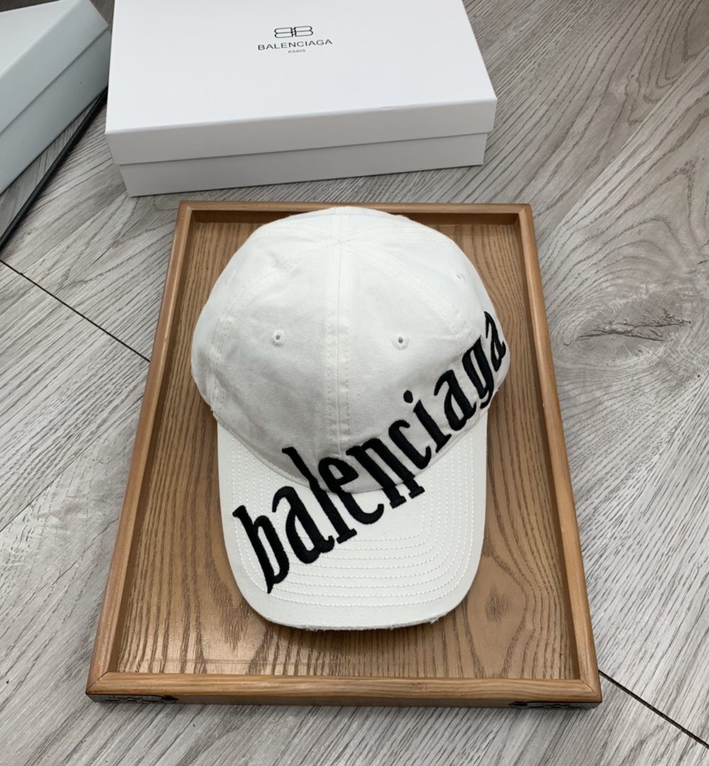 Balenciaga Diagonal Cap In White