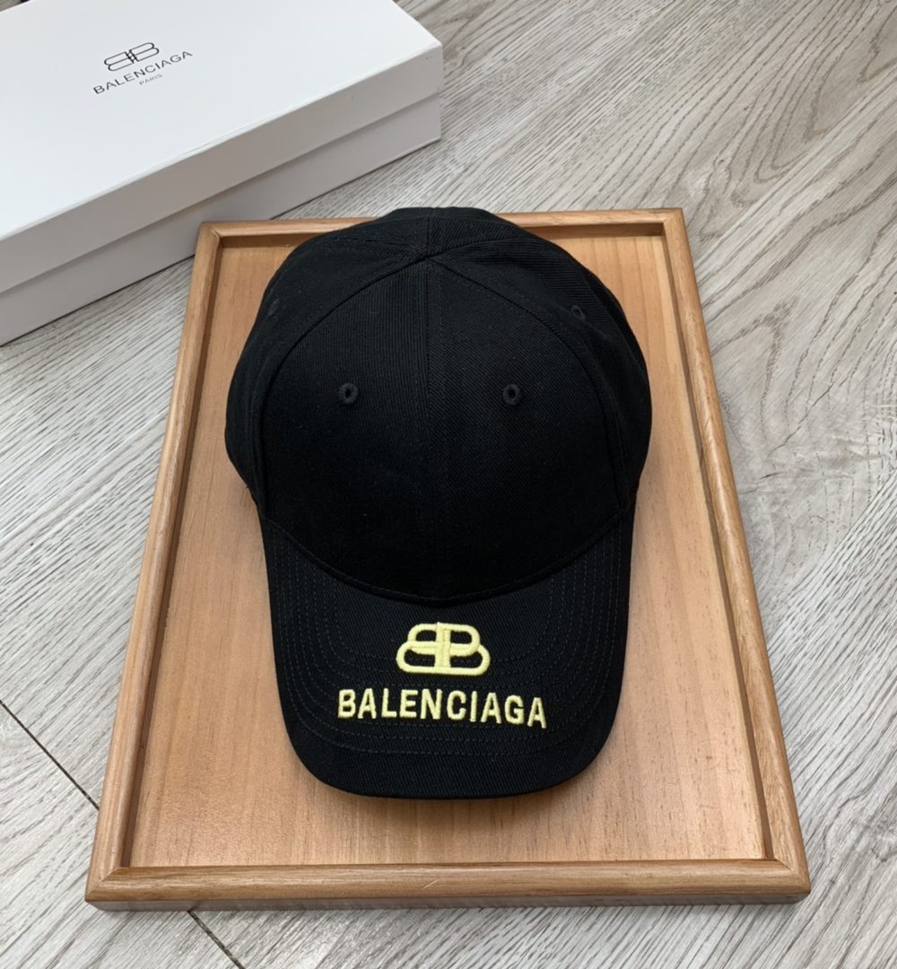 Balenciaga Logo Cap In Black