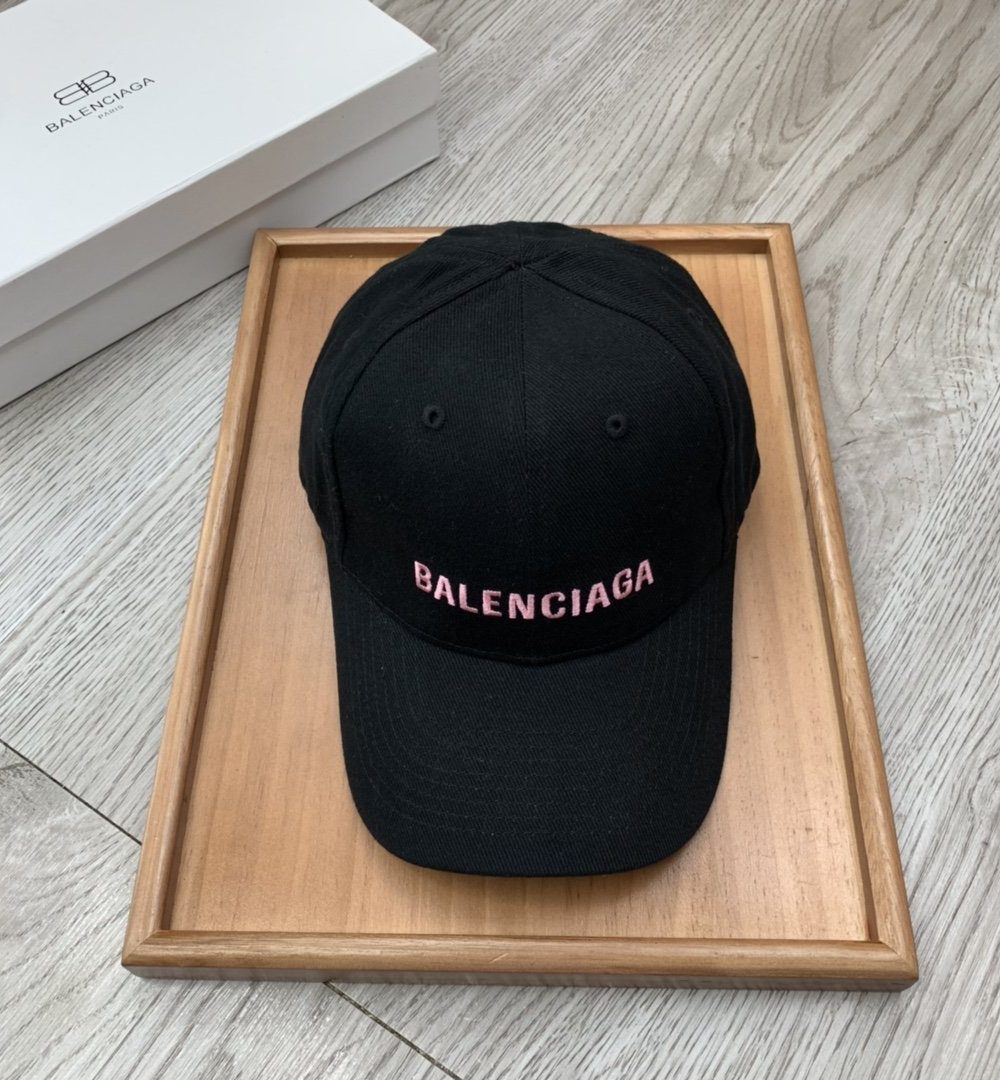 Balenciaga Logo Front Cap In Black
