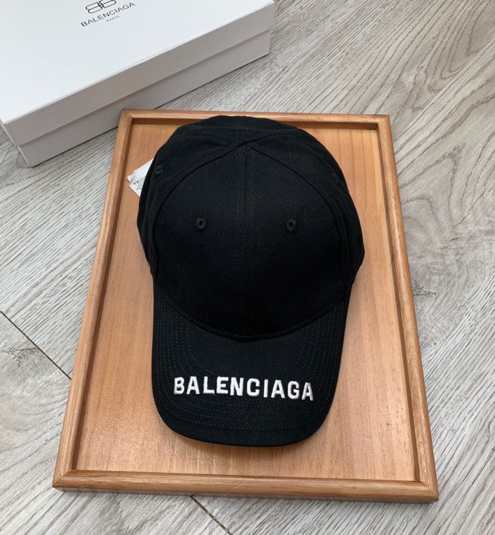 Balenciaga Logo Visor Cap In Black