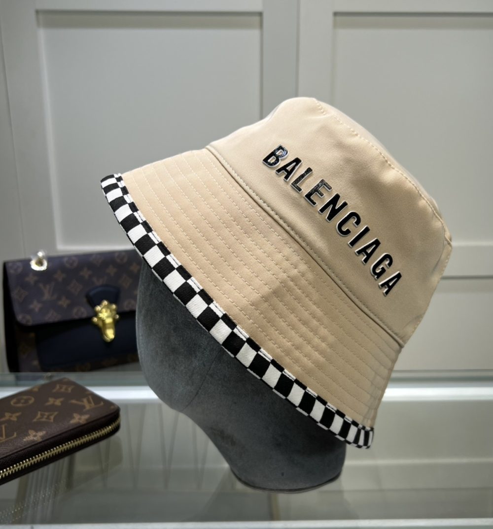 Balenciage Bucket Hat Cream Hat