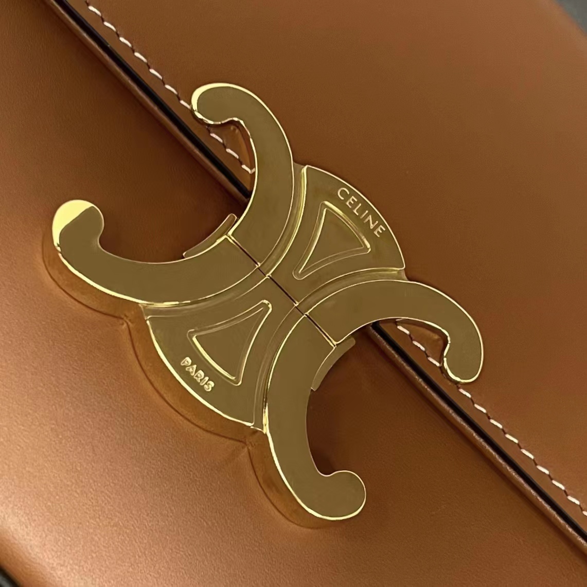 1:1 Replica Celine Box Triomphe Tan For Women 9in/22cm 199993BFN.04LU - Image 8