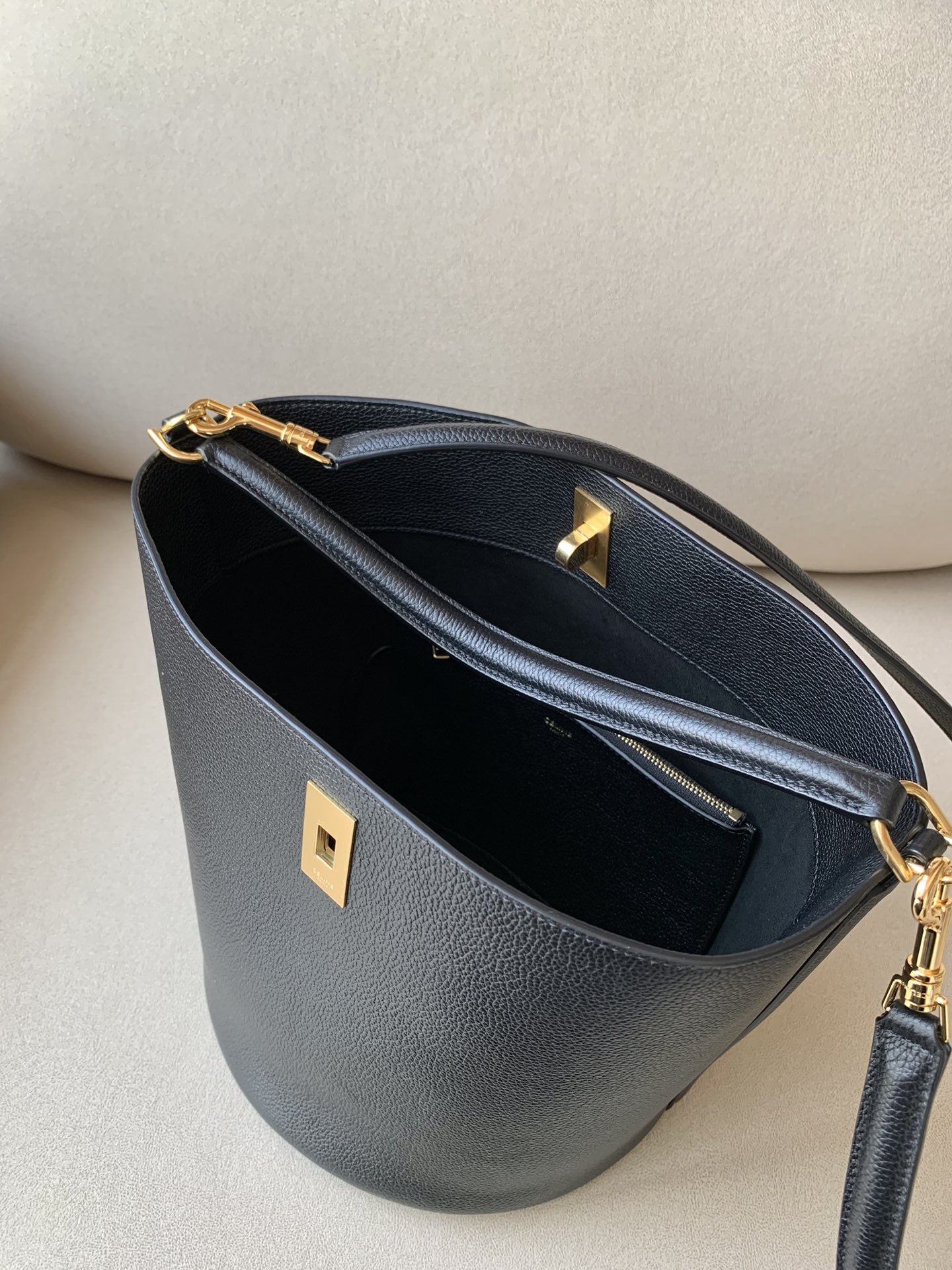 1:1 Replica Celine Bucket 16 Bag Black For Women 10in/25cm 195573CR4.38NO
